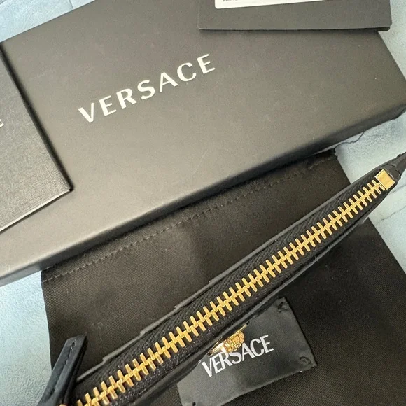 Versace Black Quilted Women's Bag - Picture 3 of 6